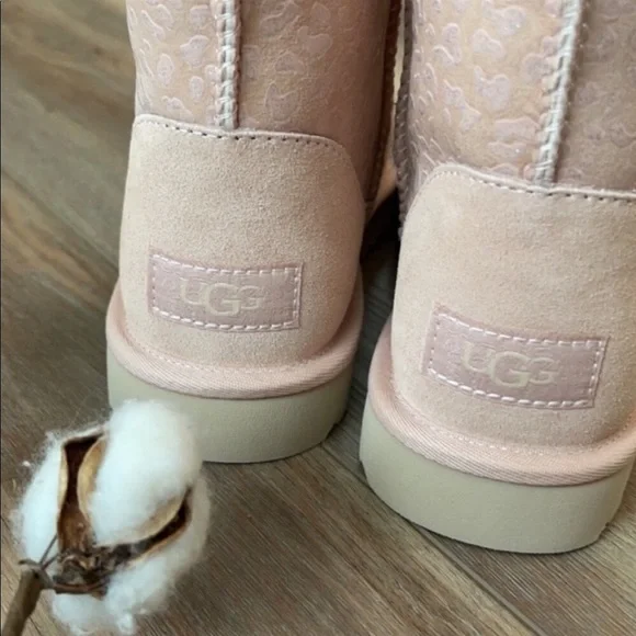 🌿UGG🌿CLASSIC SNOW LEOPARD BOOTS - Picture 8 of 15